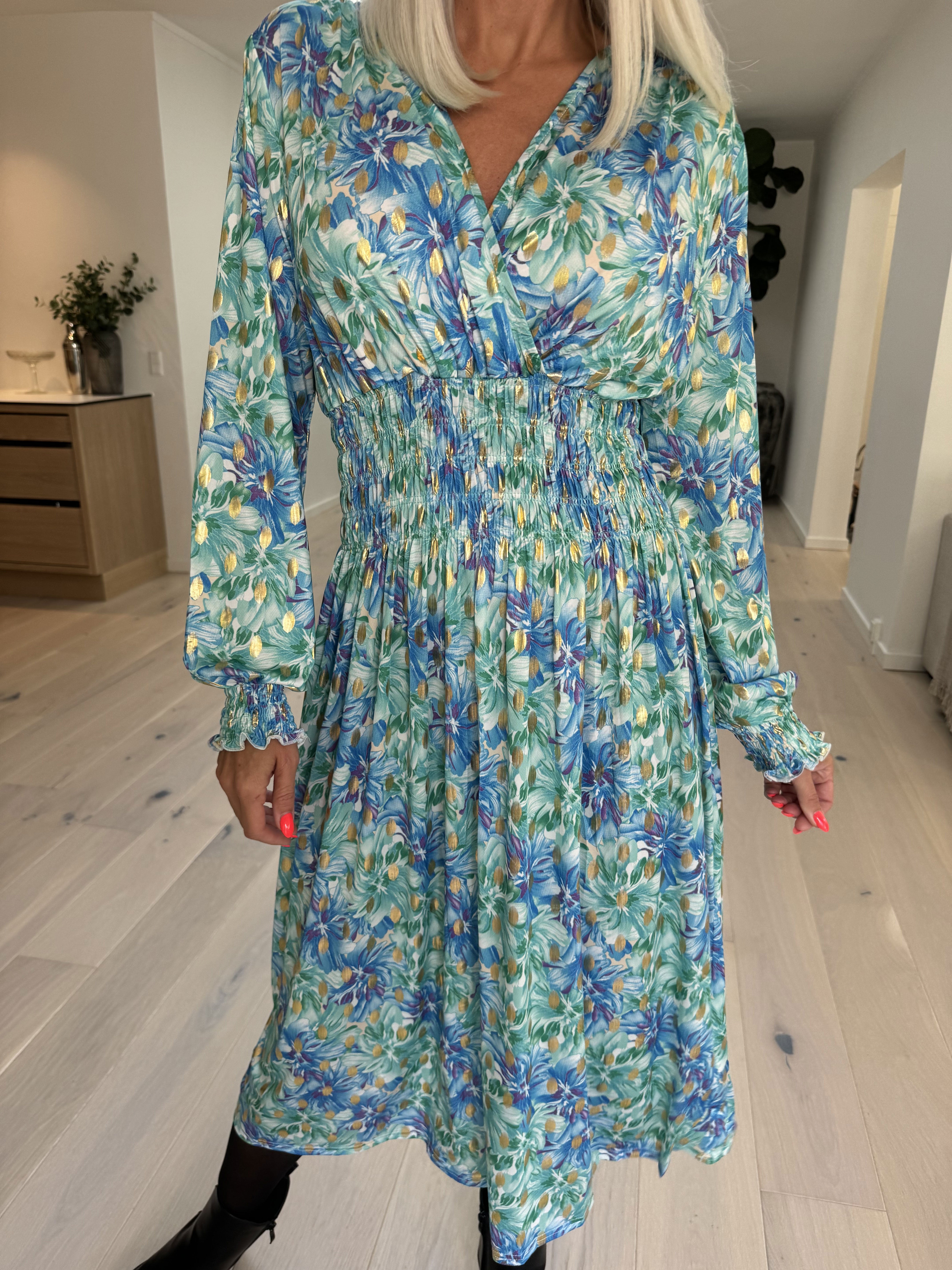 Pams Floral Midi L/S - Elastisk kjole i krølfrit stof